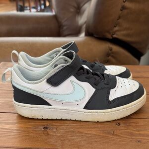 Nike Girls Blue and White Sneakers